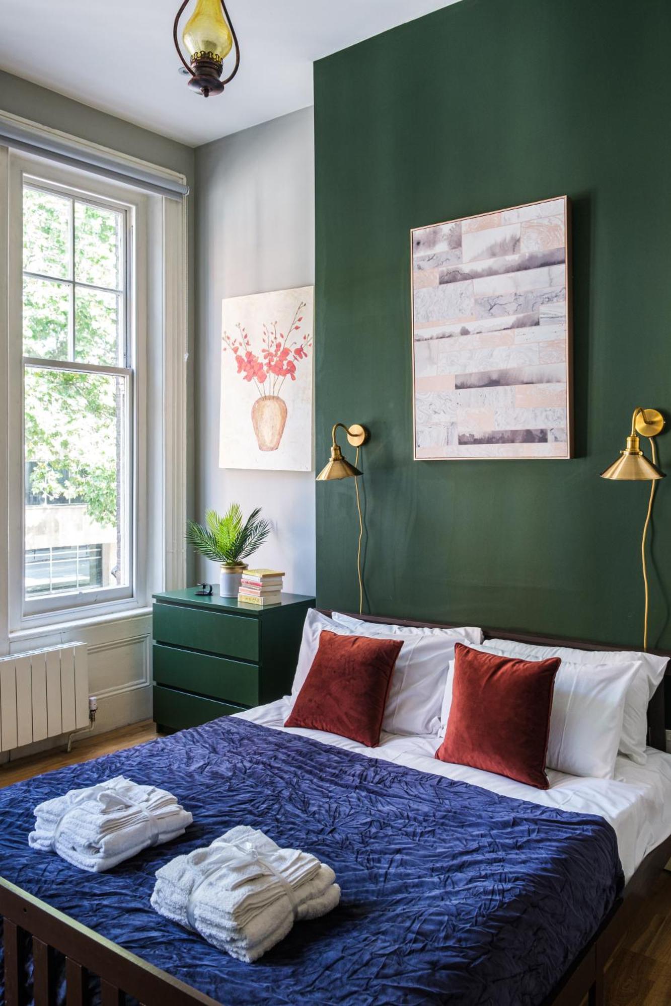 Sunny Corner Apartment In Center Of Лондон Екстериор снимка