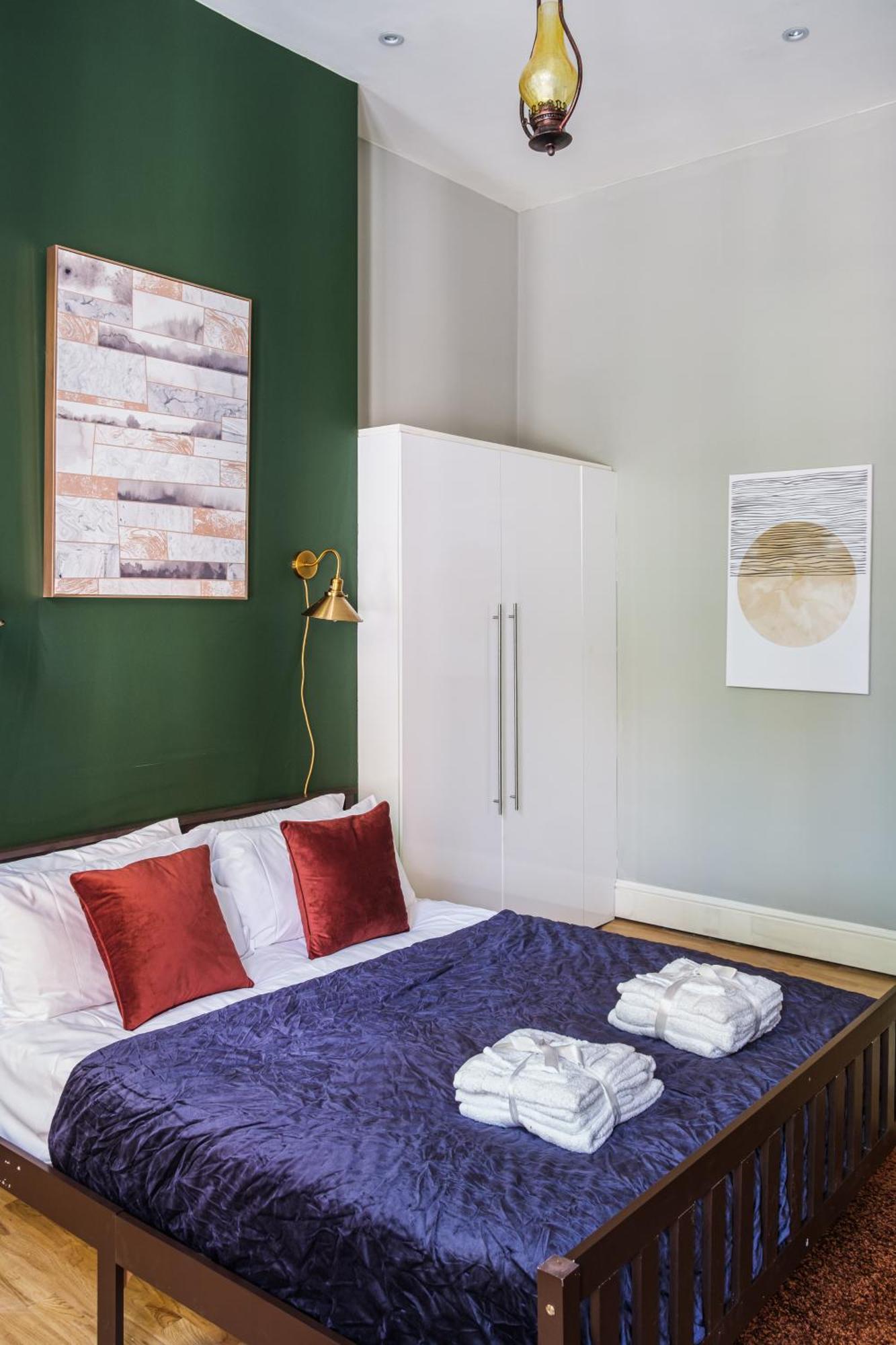 Sunny Corner Apartment In Center Of Лондон Екстериор снимка